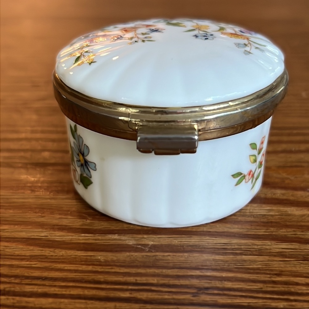 Vintage Aynsley Bone China England “Cottage Garden” Trinket Box - Picture 5 of 7